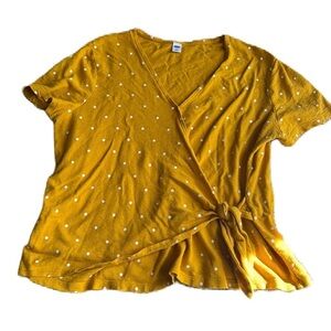 Old Navy Large V-neck Yellow Polka Dot shirt sleeve Wrap Blouse